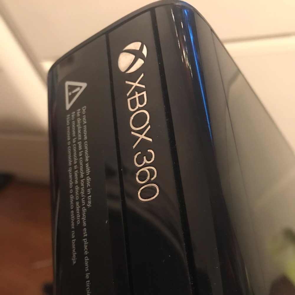 XBOX 360 WITH 2 CONTROLLERS